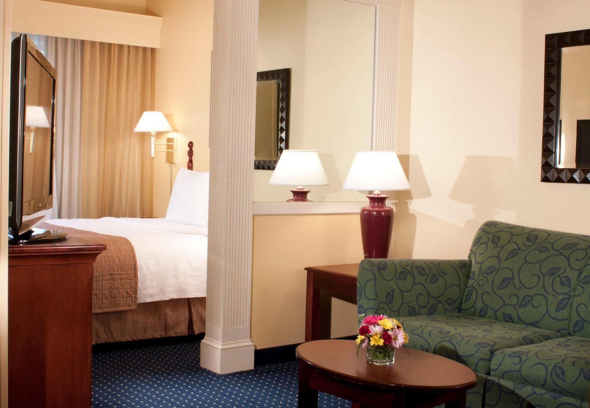 Springhill Suites By Marriott Atlanta Кенесоу Екстериор снимка